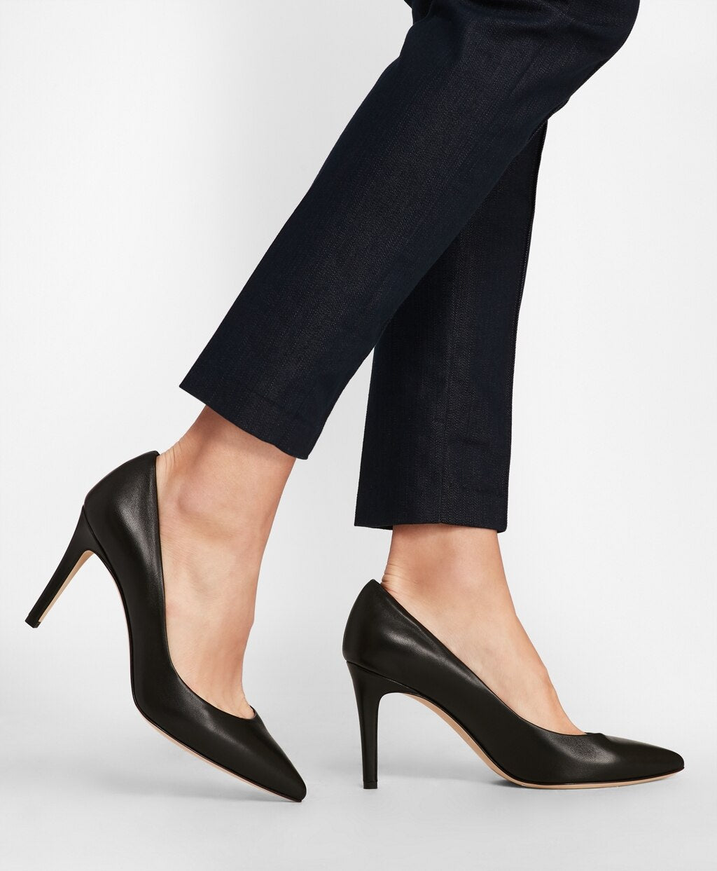 Brooks Brothers Women Leather Point-Toe Pumps