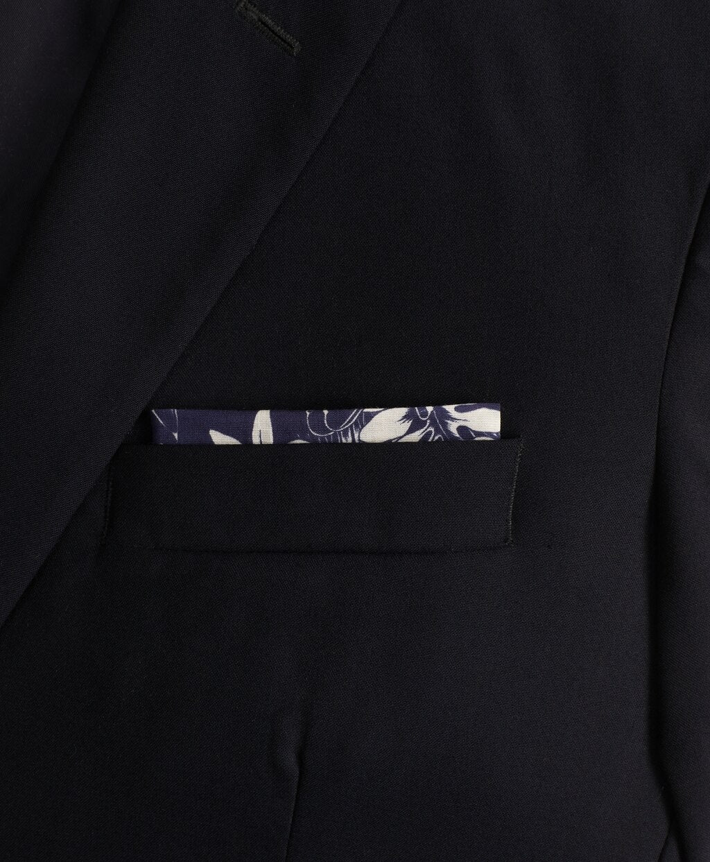 Brooks Brothers Men Large Floral Pocket Square